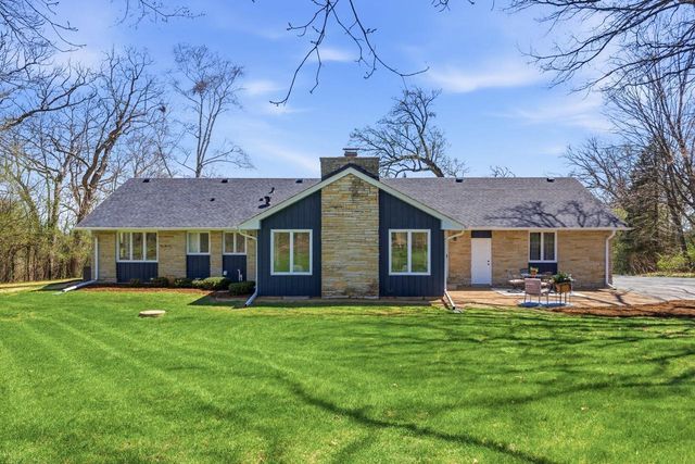 S40W26950 Oak Grove LANE, Waukesha, WI 53189