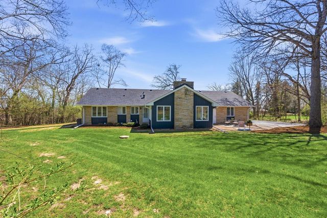 S40W26950 Oak Grove LANE, Waukesha, WI 53189