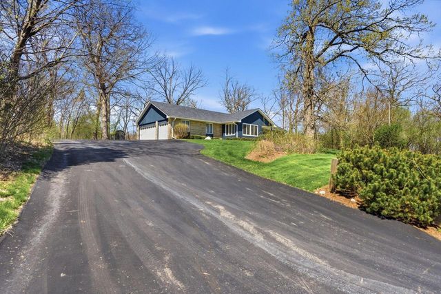 S40W26950 Oak Grove LANE, Waukesha, WI 53189