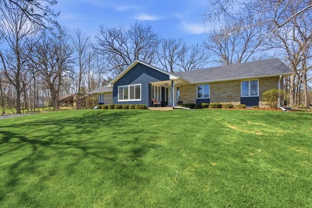 S40W26950 Oak Grove LANE, Waukesha, WI 53189