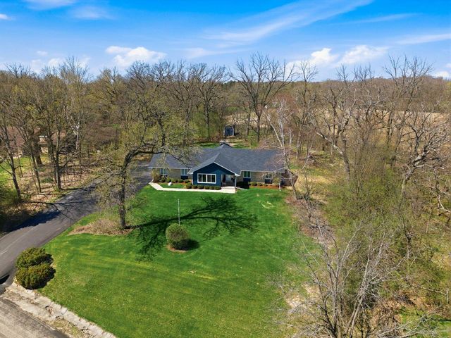 S40W26950 Oak Grove LANE, Waukesha, WI 53189