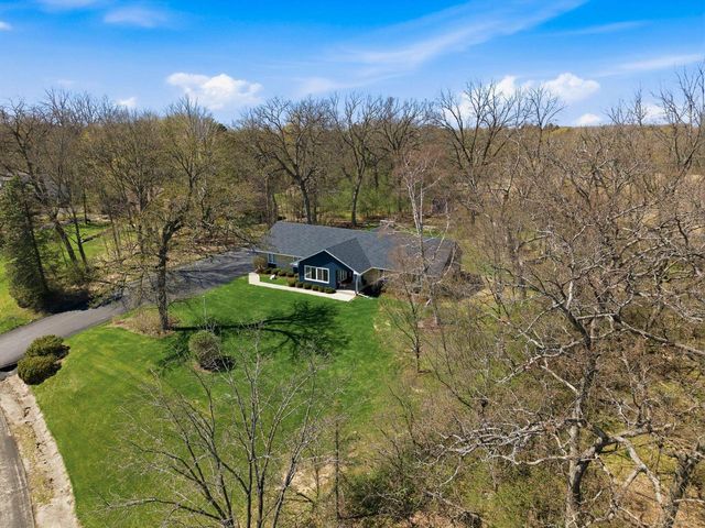 S40W26950 Oak Grove LANE, Waukesha, WI 53189