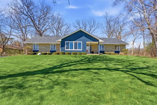 S40W26950 Oak Grove LANE, Waukesha, WI 53189