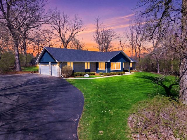 S40W26950 Oak Grove LANE, Waukesha, WI 53189