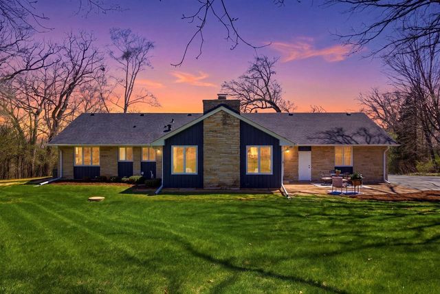 S40W26950 Oak Grove LANE, Waukesha, WI 53189