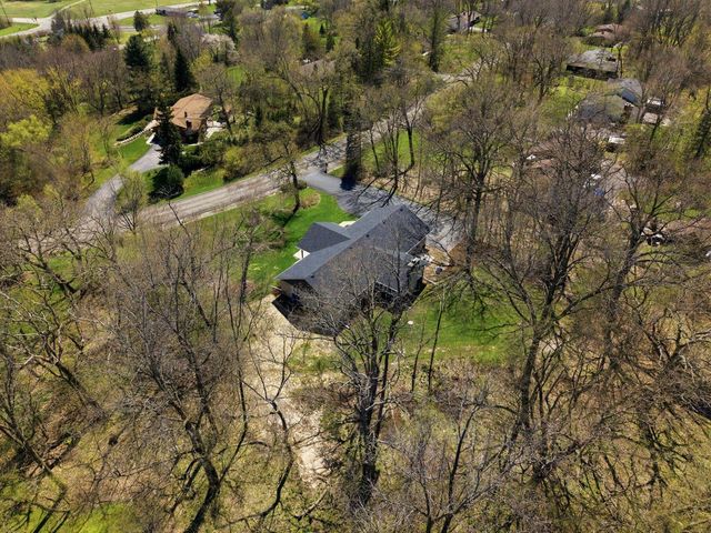 S40W26950 Oak Grove LANE, Waukesha, WI 53189