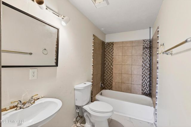 1505 R Dixie Avenue, Gulfport, MS 39501