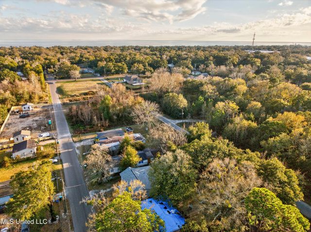 1505 R Dixie Avenue, Gulfport, MS 39501