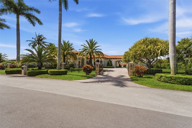 10181 NW 131st St, Hialeah Gardens, FL 33018