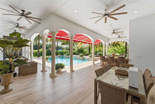 10181 NW 131st St, Hialeah Gardens, FL 33018