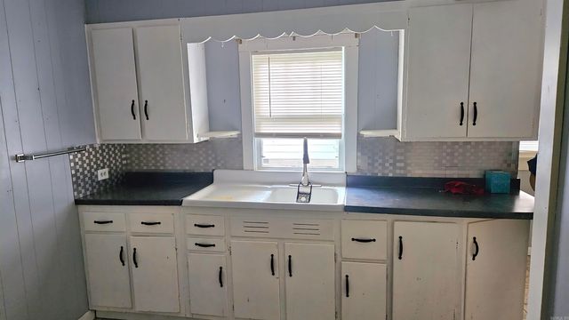 619 W 2Nd St, Rector, AR 72461