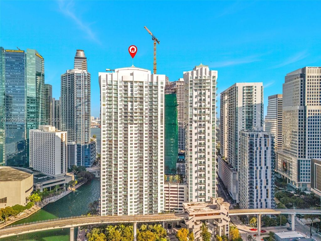 Image 29 of property listing at 31 SE 5th St 4314, Miami, FL 33131