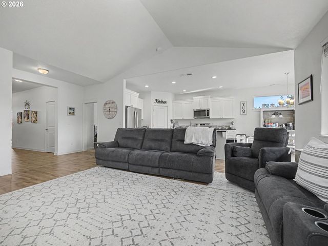 134 Ne LIBERTY Ln, Estacada, OR 97023