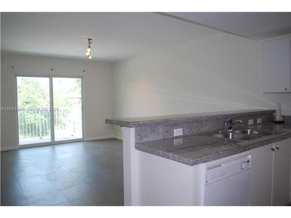 2740 SW 28th Terrace 207, Miami, FL 33133
