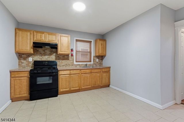 76 Halstead St, Newark City, NJ 07106