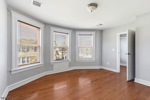 76 Halstead St, Newark City, NJ 07106