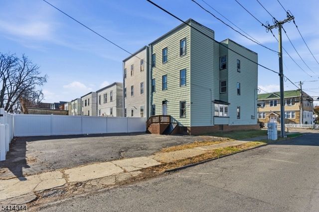 76 Halstead St, Newark City, NJ 07106