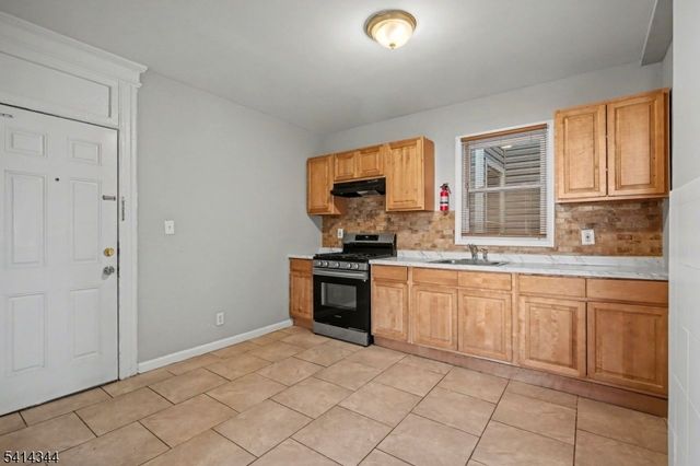 76 Halstead St, Newark City, NJ 07106