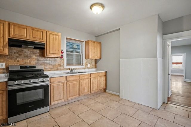 76 Halstead St, Newark City, NJ 07106