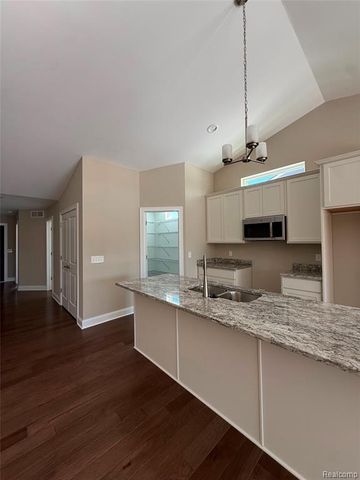 1079 Camellia Circle 33, Howell, MI 48843