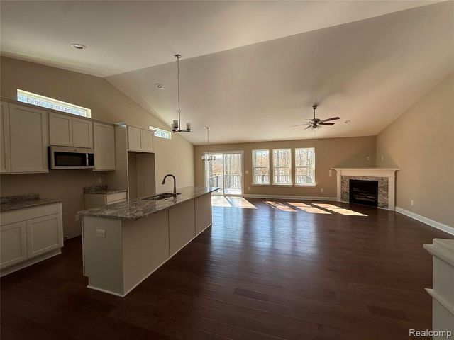 1079 Camellia Circle 33, Howell, MI 48843