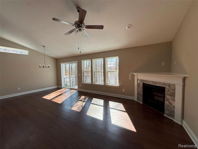 1079 Camellia Circle 33, Howell, MI 48843