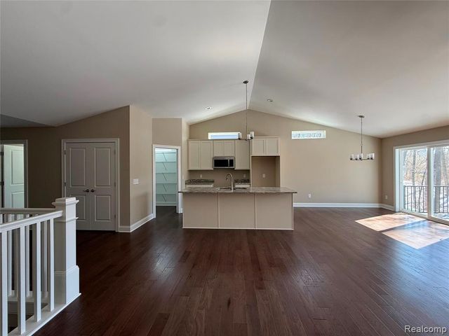 1079 Camellia Circle 33, Howell, MI 48843