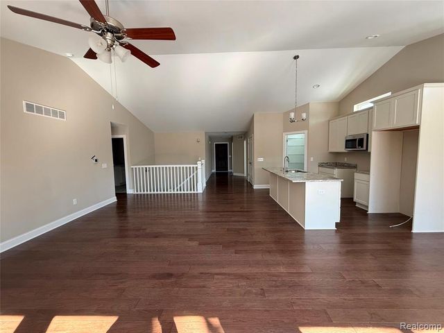 1079 Camellia Circle 33, Howell, MI 48843