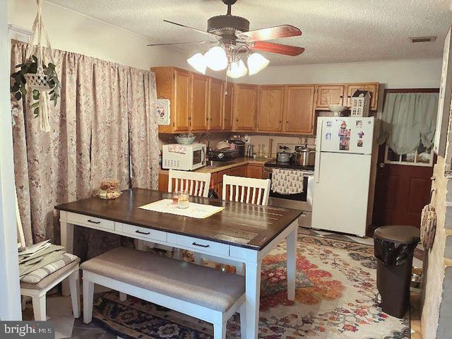9 DISK LN, Levittown, PA 19055