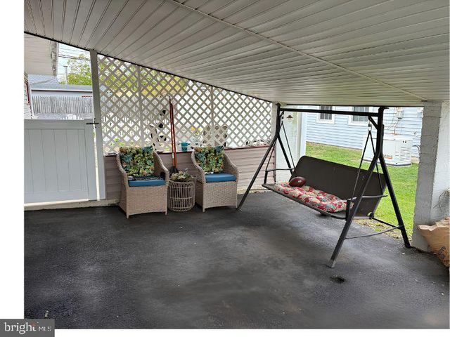 9 DISK LN, Levittown, PA 19055