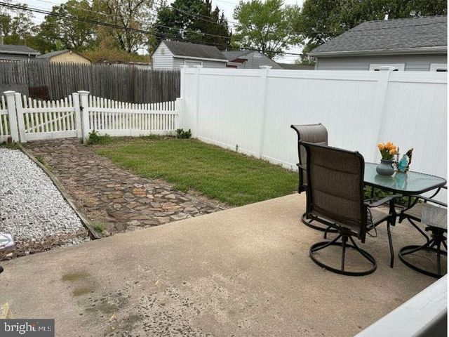 9 DISK LN, Levittown, PA 19055