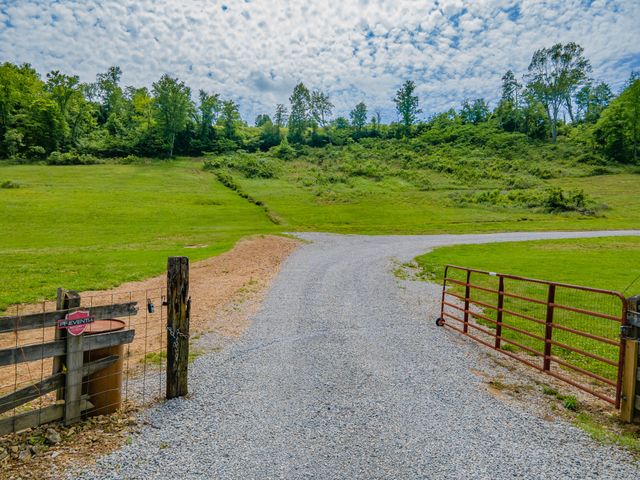 14035 Campbellsville Rd, Lynnville, TN 38472