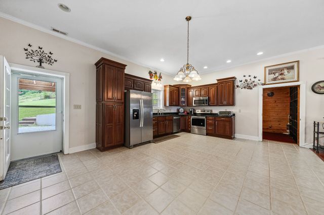 14035 Campbellsville Rd, Lynnville, TN 38472