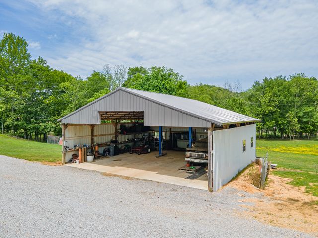 14035 Campbellsville Rd, Lynnville, TN 38472