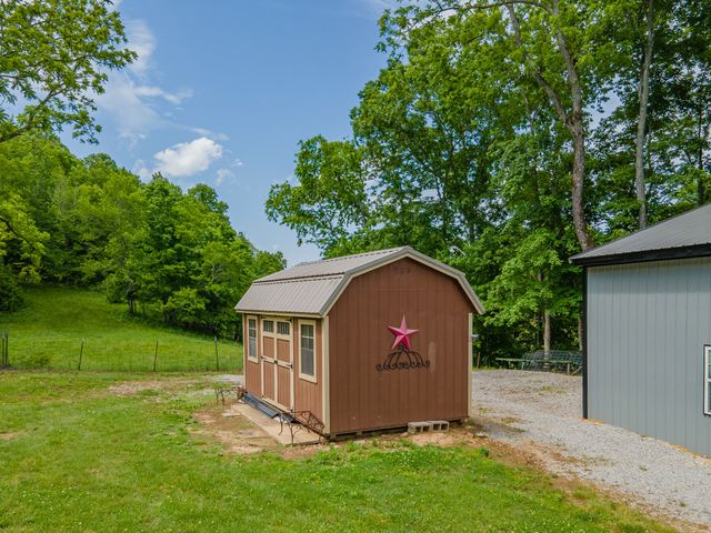 14035 Campbellsville Rd, Lynnville, TN 38472
