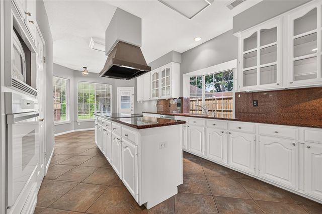 2106 Avenida La Quinta Street, Houston, TX 77077