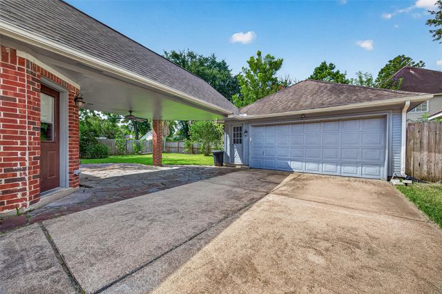 2106 Avenida La Quinta Street, Houston, TX 77077