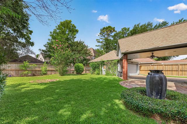2106 Avenida La Quinta Street, Houston, TX 77077