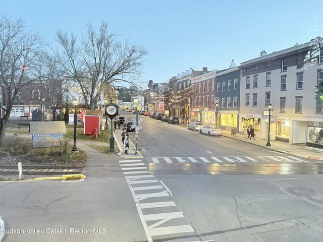 624 Warren Street 2, Hudson, NY 12534