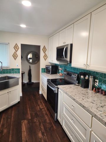 2006 Norman Way, Modesto, CA 95350