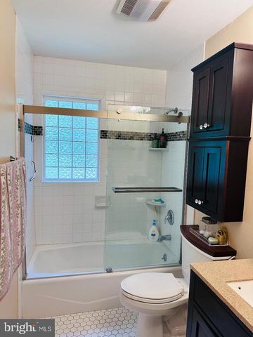33 COUNTRY CLUB BLVD, Little Egg Harbor Twp, NJ 08087