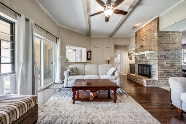 1538 Glenhill Lane, Lewisville, TX 75077