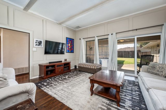 1538 Glenhill Lane, Lewisville, TX 75077