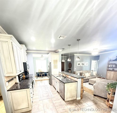 11266 Blackjack Oak Circle, Kingston, OK 73439