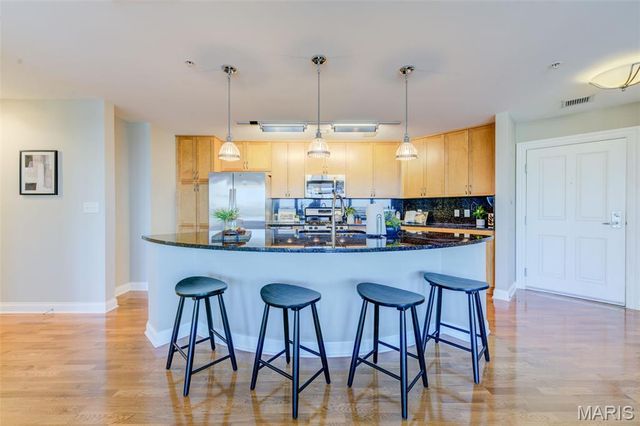 4909 Laclede Avenue 1206, St Louis, MO 63108