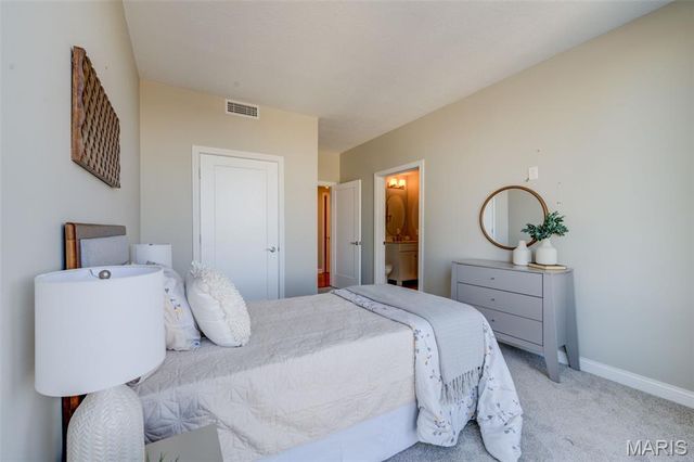 4909 Laclede Avenue 1206, St Louis, MO 63108