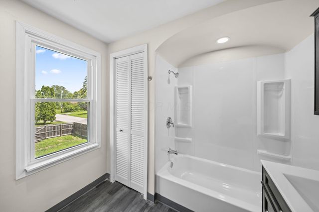 1676 E Lakeview Avenue, Columbus, OH 43224