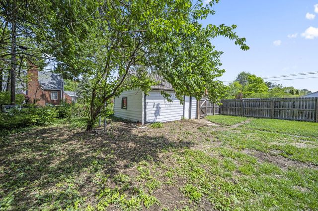 1676 E Lakeview Avenue, Columbus, OH 43224