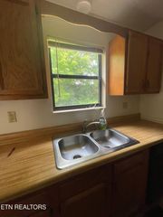 1305 Roosevelt Rd, Knoxville, TN 37914
