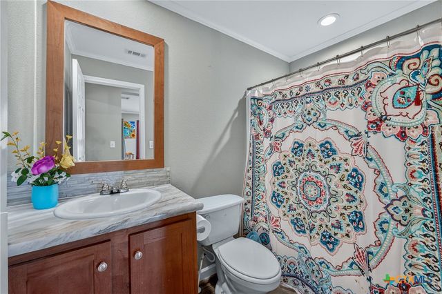 2041 County Road 240, Gonzales, TX 78629